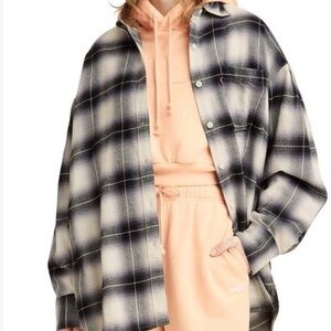 Levi’s Women’s Kenna Menswear Shirt in Veronica Plaid Caviar Sz XS